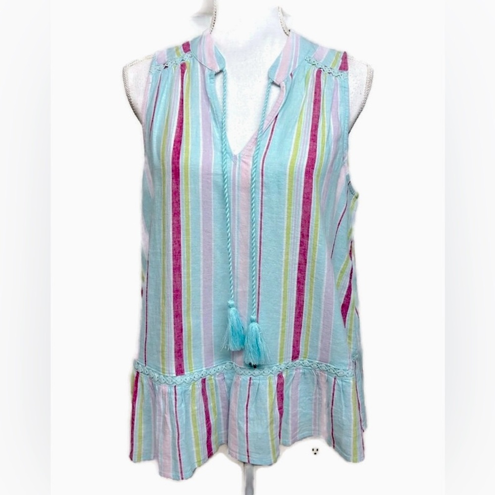 NWOT. Crown&Ivy Pastel Sleeveless Blouse Size M